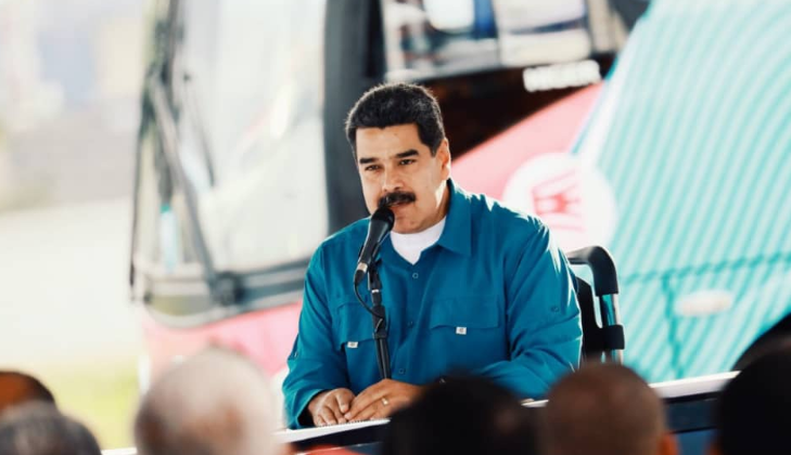 Nicolás Maduro llama "culebra venenosa" a Pence y "acomplejada y racista" a la UE.