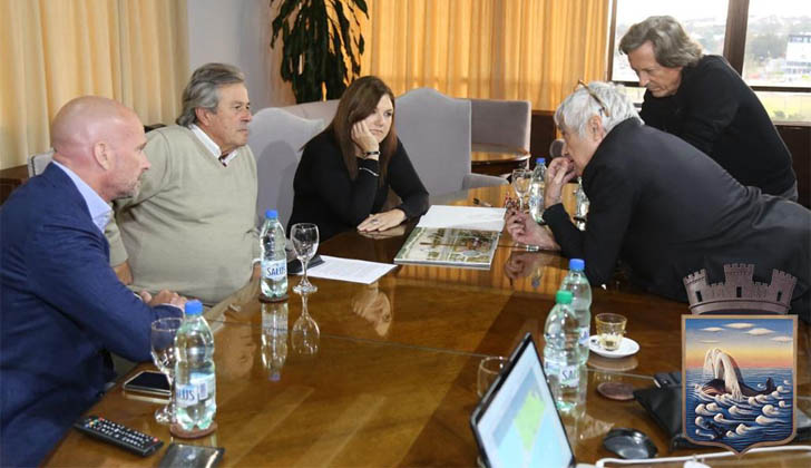 Intendente Antía y equipo plantean cambios al proyecto San Rafael a Viñoly y Cipriani.