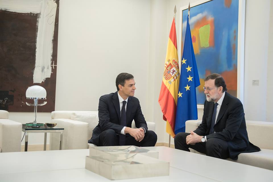Pedro Sánchez (izq) sustituye a Mariano Rajoy como presidente de España. Foto: facebook.com/pedro.sanchezperezcastejon