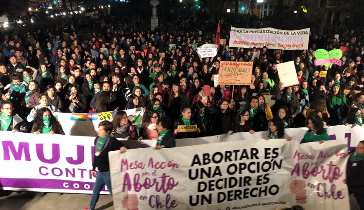 Chile: masivas marchas feminista por el aborto libre, seguro y gratuito.