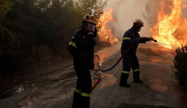 Los incendios en Grecia se han cobrado ya la vida de al menos 80 personas .