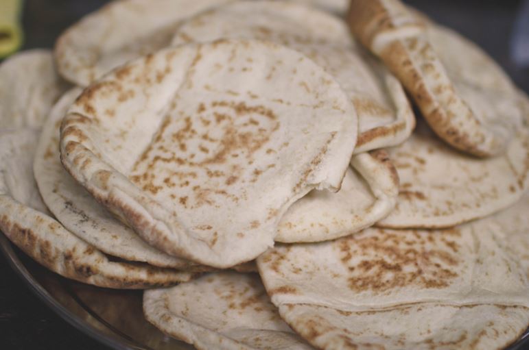 El pan encontrado es parecido al actual pan de pita. Foto: Flickr / JLovesCoffee