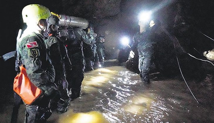 Tailandia: 6 de los 12 menores atrapados en la cueva ya fueron rescatados