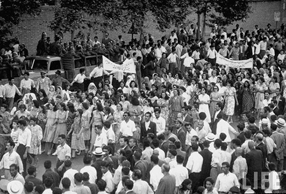 1952, Teherán: una manifestación contra la monarquía. Foto: Life