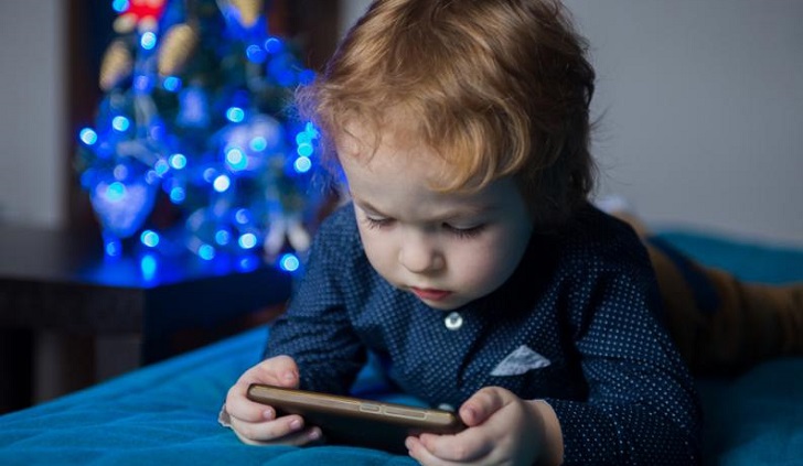   Electronic devices affect the development of children. Photo: Pixabay 