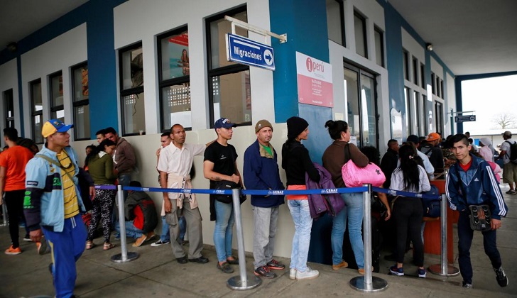 Antes de la exigencia de pasaporte, cientos de venezolanos cruzaron desde Ecuador a Perú