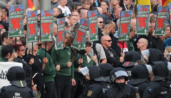 Marchas neonazis se lanzan a la "caza" de inmigrantes en Alemania