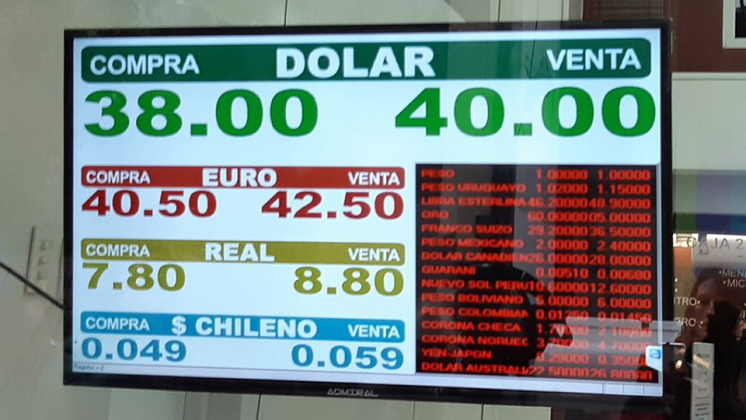 Argentina: El dólar se dispara y se vende a un récord de 40 pesos. Foto: Página 12