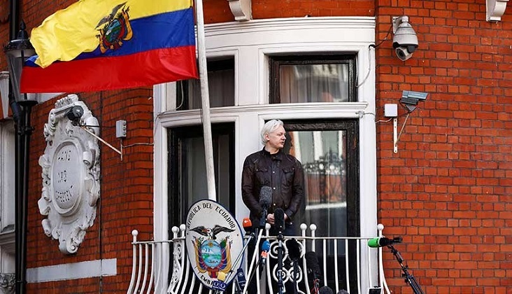 WikiLeaks responde a amenazas de Ecuador a Assange: "Informar no es un crimen"