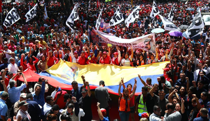 Movilización en apoyo a Maduro en Caracas tras intento de atentado. Foto: PSUV