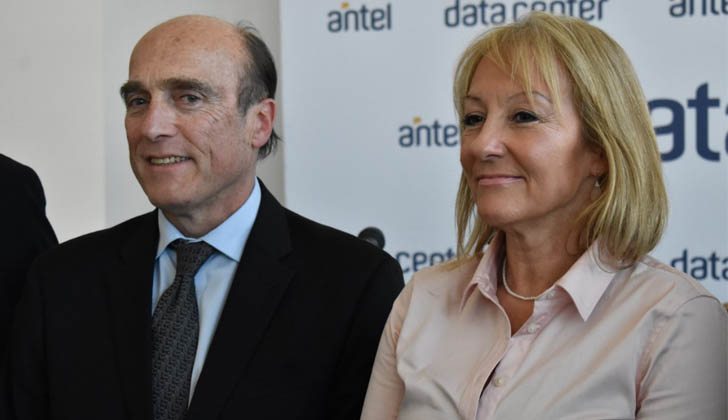 Martínez y Cosse en Datacenter de ANTEL.