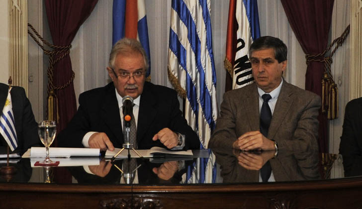 Ministro de Defensa Nacional, Jorge Menéndez, junto al subsecretario, Miguel Montiel.
