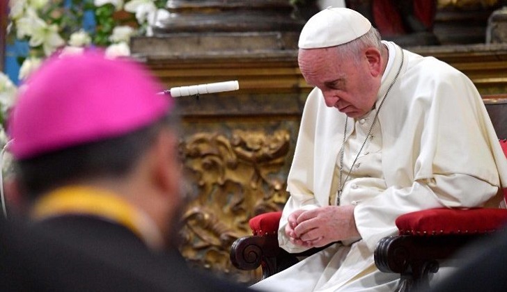 El papa Francisco admite que la Iglesia calló o ignoró los abusos sexuales a menores.