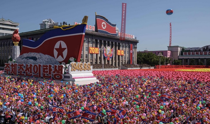 Corea del Norte celebró su 70.º aniversario sin misiles balísticos en el desfile  .