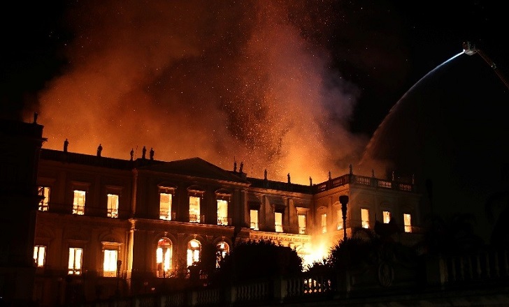 Incendio consume el Museo Nacional de Río de Janeiro y causa "daño irreparable". Foto: Reuters