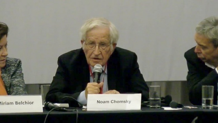 Chomsky asegura que Lula debería ser candidato “por derecho”.