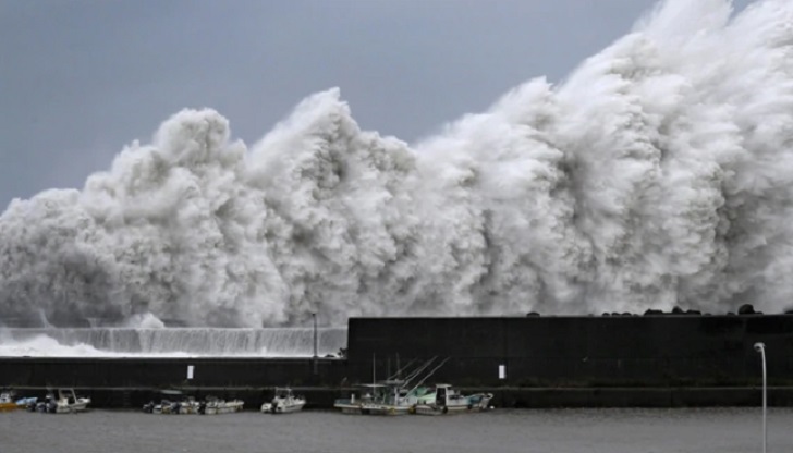  El mayor tifón de los últimos años golpea Japón