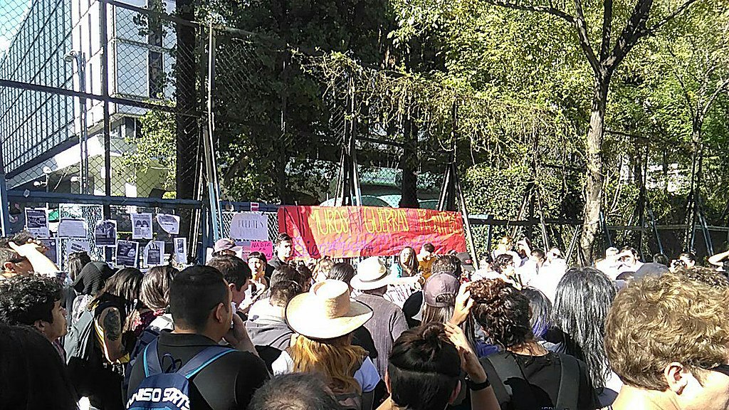 Protesta por la libre circulación de la caravana en la embajada estadounidense, en Ciudad de México.