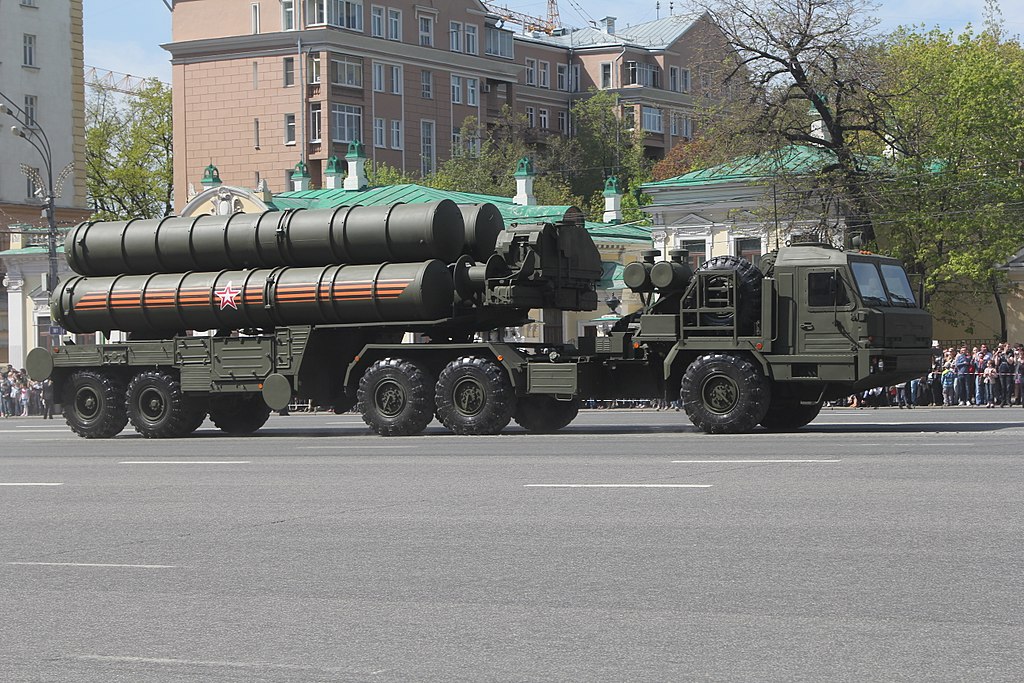 Sistema de misiles S-400, de fabricación rusa. Foto: Wikimedia Commons 