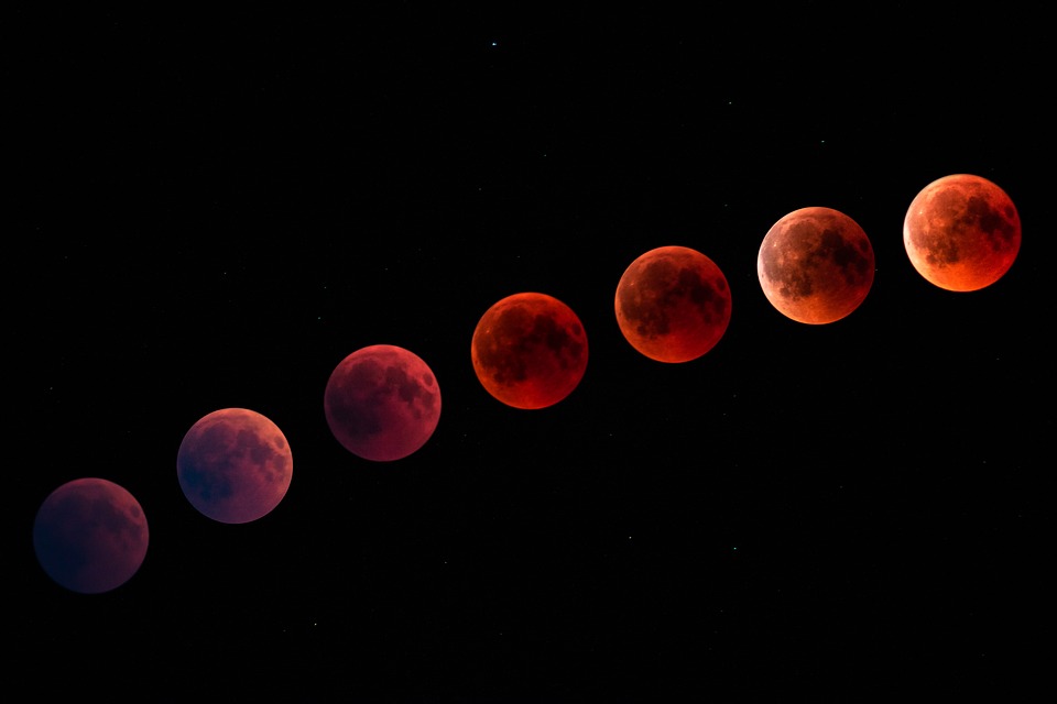 Distintas fases de un eclipse de luna. Foto: Pixabay
