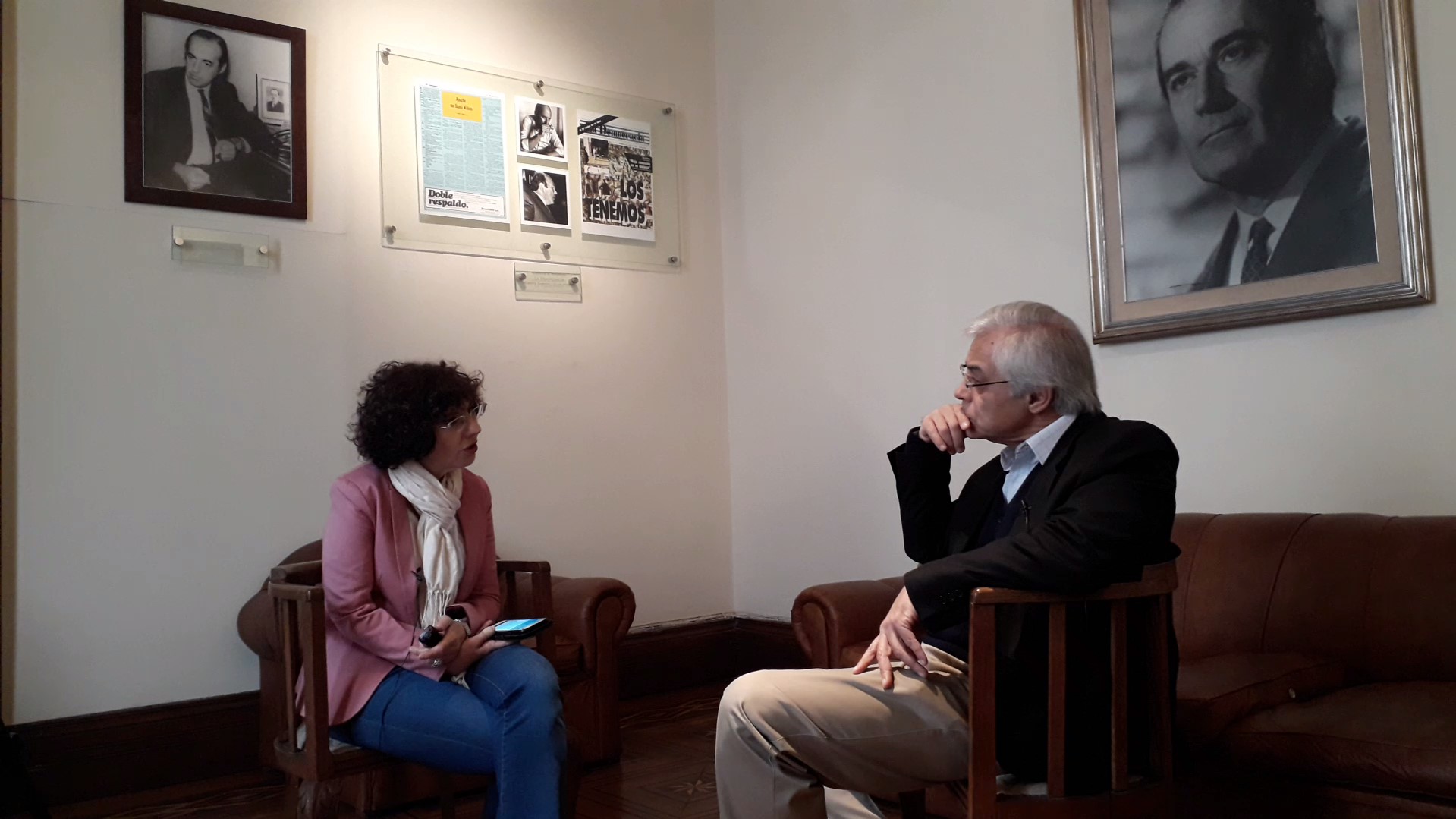 Ana María Mizrahi conversando con Gonzalo Mujica, ex diputado del Frente Amplio. Foto: Carlos Loría - LARED21
