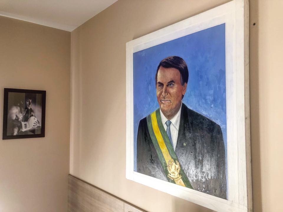 Retrato del ultraderechista Jair Bolsonaro, presidente electo de Brasil, con la banda presidencial