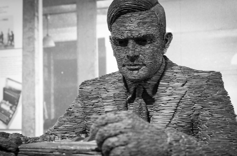Alan Turing representado en una escultura de Stephen Kettle. Foto cortesía de Steve Meddle / REX / Shutterstock