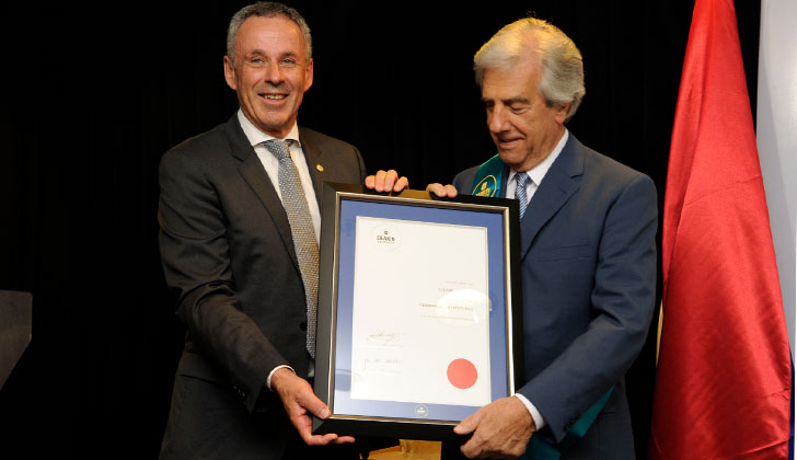 El presidente Tabaré Vázquez recibe el título “honoris causa". 