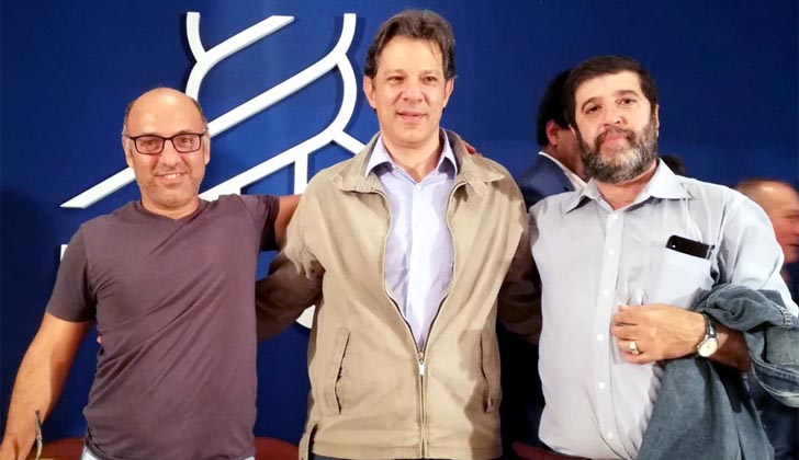 El ex candidato presidencial por el PT de Brasil, Fernando Haddad, junto a los dirigentes sindicales Marcelo Abdala y Fernando Pereira. Foto: PIT-CNT.
