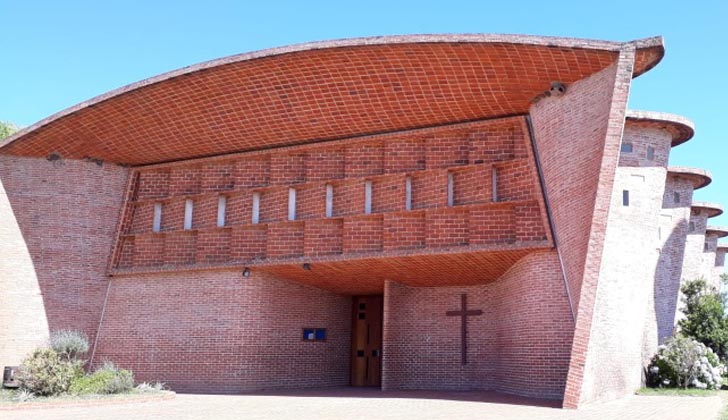 Iglesia Cristo Obrero de Estación Atlántida,de Eladio Dieste,
