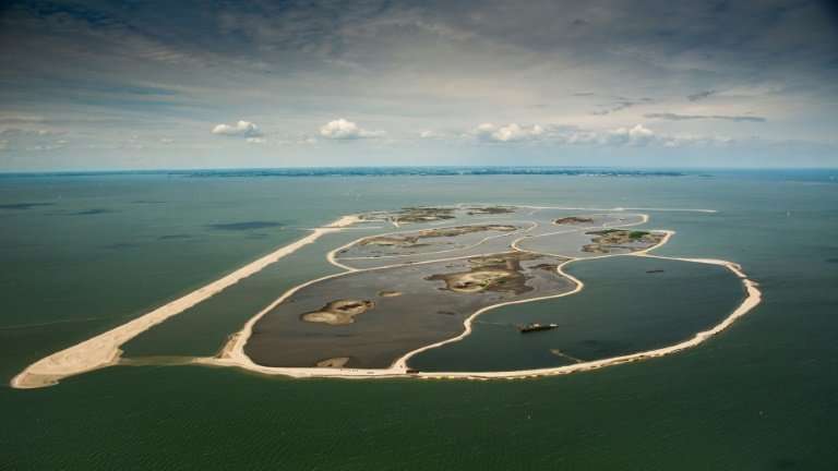 Vista aérea de las islas artificiales en el lago Markermeer