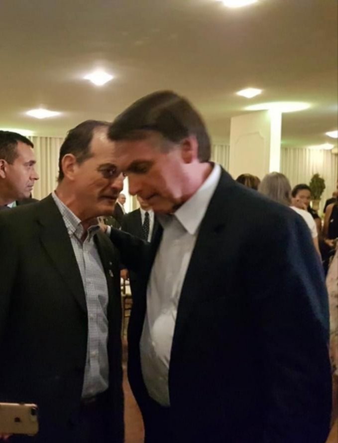 Manini Ríos saludando a Bolsonaro en un evento en Brasil