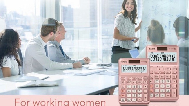 Casio lanzó calculadoras rosas para que "las mujeres tengan una mejor experiencia en su entorno de trabajo".