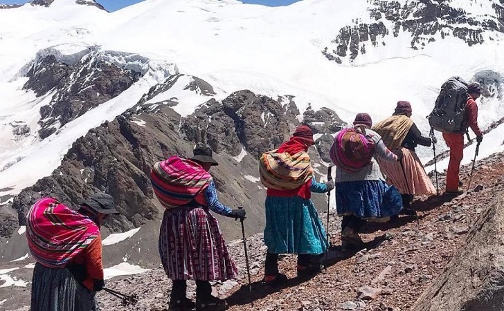 Las "cholitas escaladoras" llegaron a la cumbre más alta de América