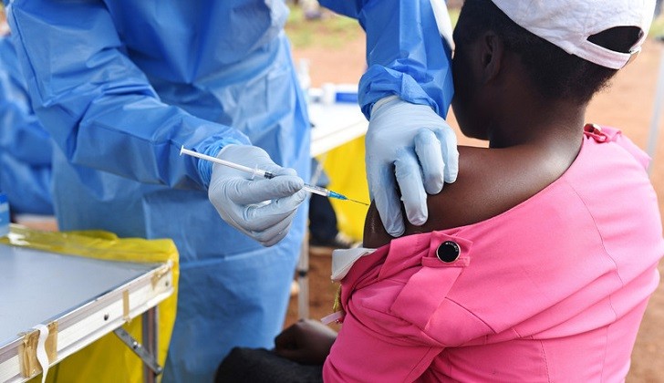 Denuncian que en el Congo cambian vacunas contra el ébola por favores sexuales
