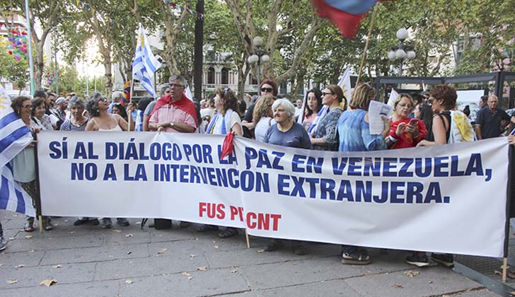Concentración del PIT-CNT por Venezuela en plaza Libertad. Foto: PIT-CNT.