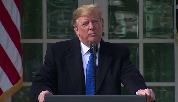 Trump declara una emergencia nacional para construir el muro con México.