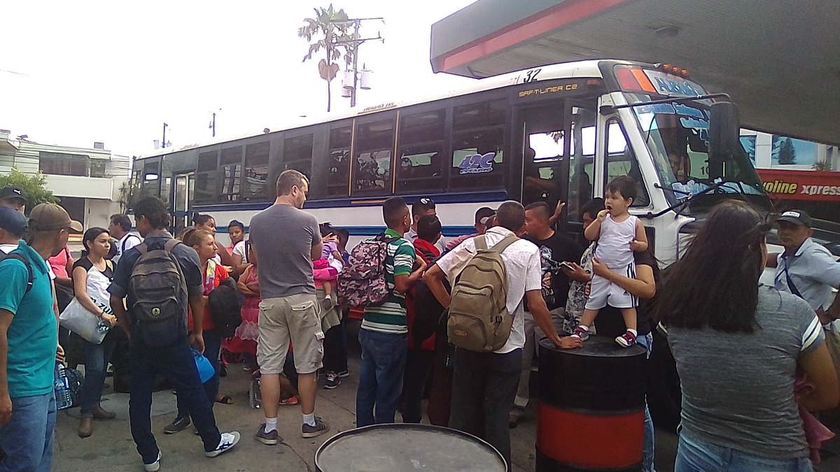 Una nueva Caravana de Migrantes a punto de salir de El Salvador el pasado 16 de mazo. Foto: Twitter / Iván Manzano