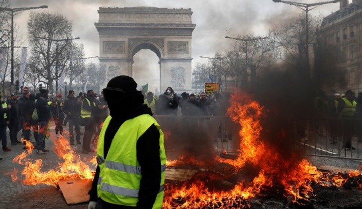 Más de 200 detenidos en las últimas protestas de los "chalecos amarillos" en Francia.