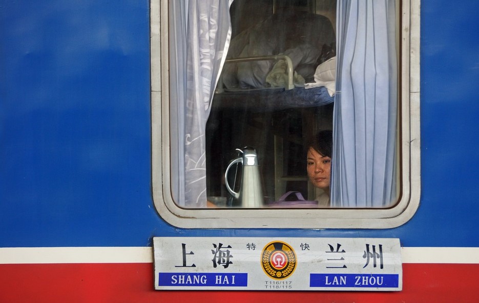 Una mujer viaja de Shanghai a Lan Zou en tren. Foto: Pixabay