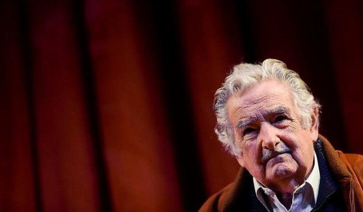 Mujica presentó 16 proyectos de ley para “recuperar la confianza política”.