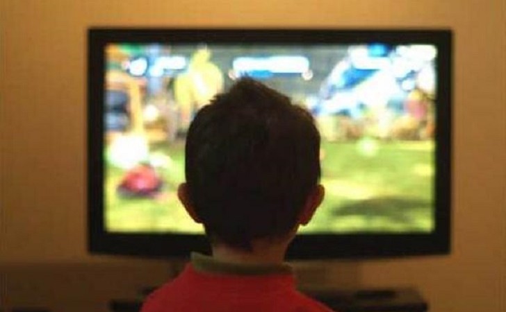¿Afecta a la salud de tu hijo poner una tele en su habitación?.