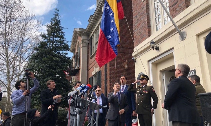 Representantes de Guaidó tomaron el control de sedes diplomáticas de Venezuela en EE.UU.