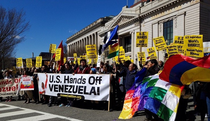 "Hands off Venezuela": protestas en Washington contra la  intervención de EE.UU. 
