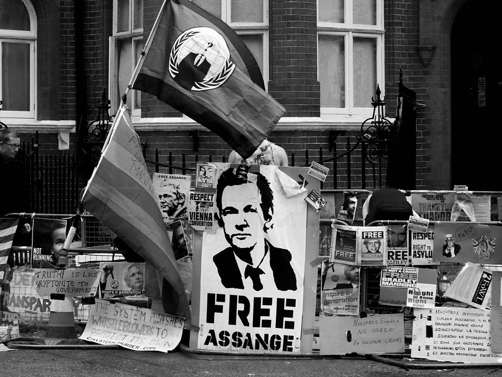 Protestas por la liberación de Julian Assange frente a la embajada de Ecuador en Londres. Foto de archivo: Flickr / Marshall24