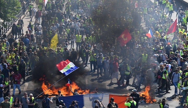 Los "chalecos amarillos" cumplen 23 semanas de protestas en Francia 
