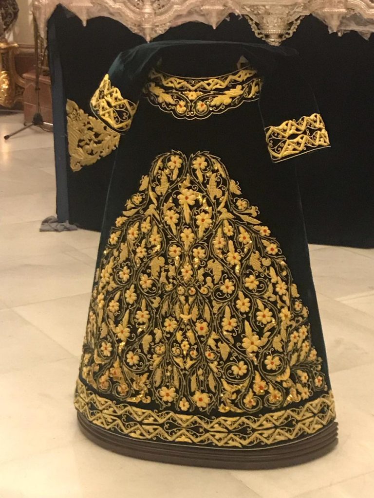 Saya (falda) hecha con un traje de luces del torero Morante de la Puebla