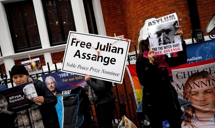 Trump asegura que no sabe nada sobre la detención de Assange.