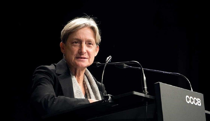 Judith Butler a los hombres: “Rompan el pacto de hermandad y denuncien los abusos”.