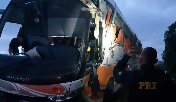 Dos personas murieron en un accidente de ómnibus uruguayo en Brasil.